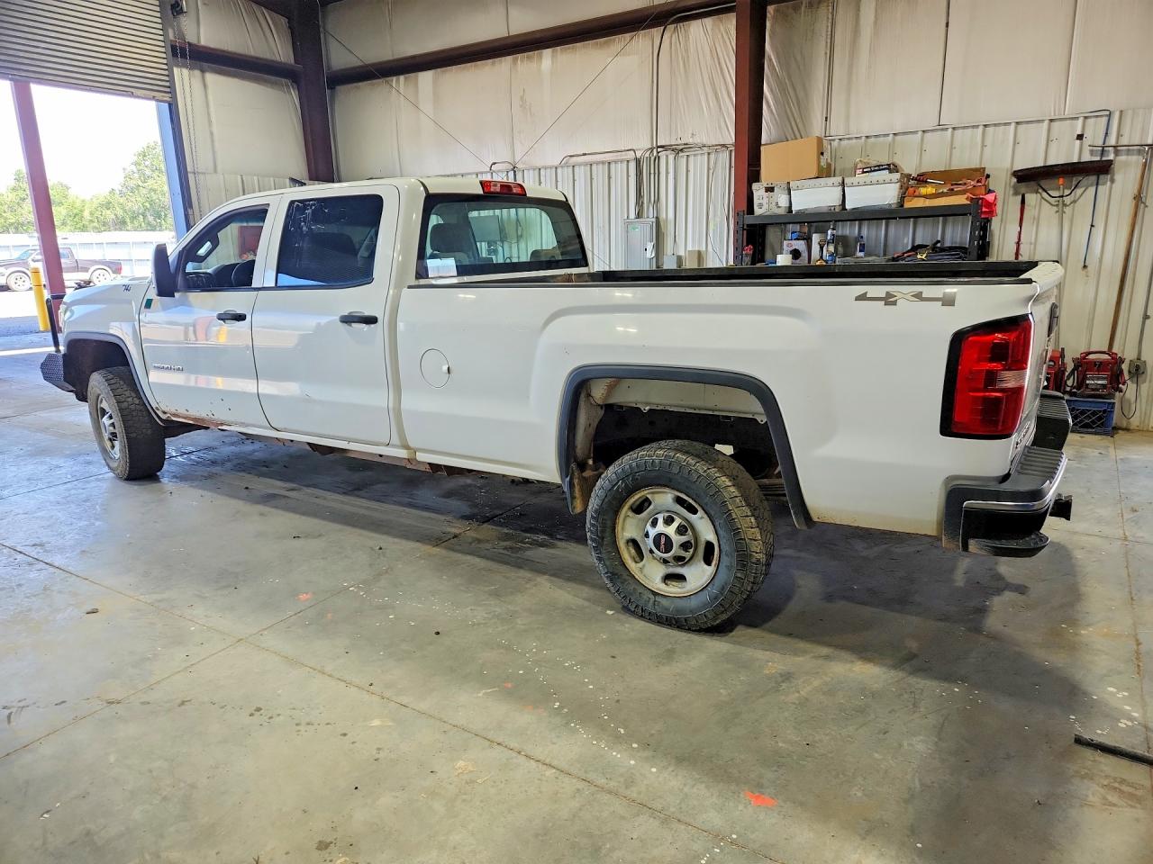 2015 Gmc Sierra K2500 Heavy Duty White vin: 1GT12XEG0FF125681