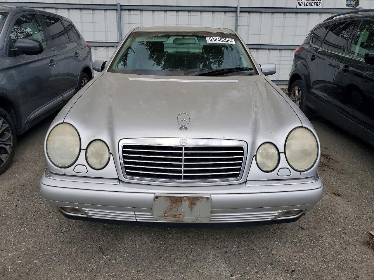 1999 Mercedes-benz E 320 4matic Silver vin: WDBJF82H4XX018540