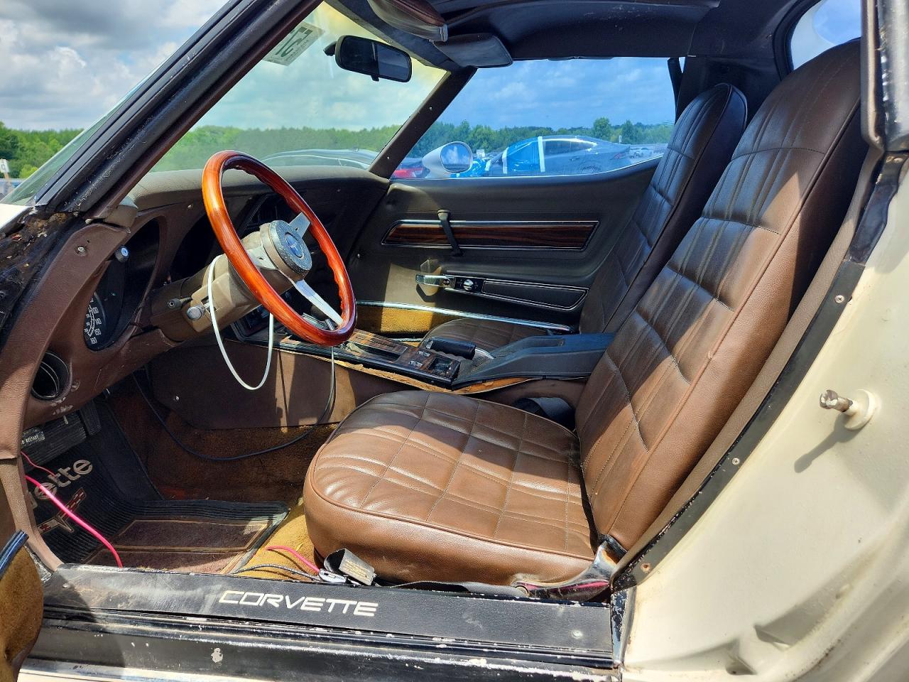 1977 Chevrolet Corvette White vin: 1Z37L7S438496