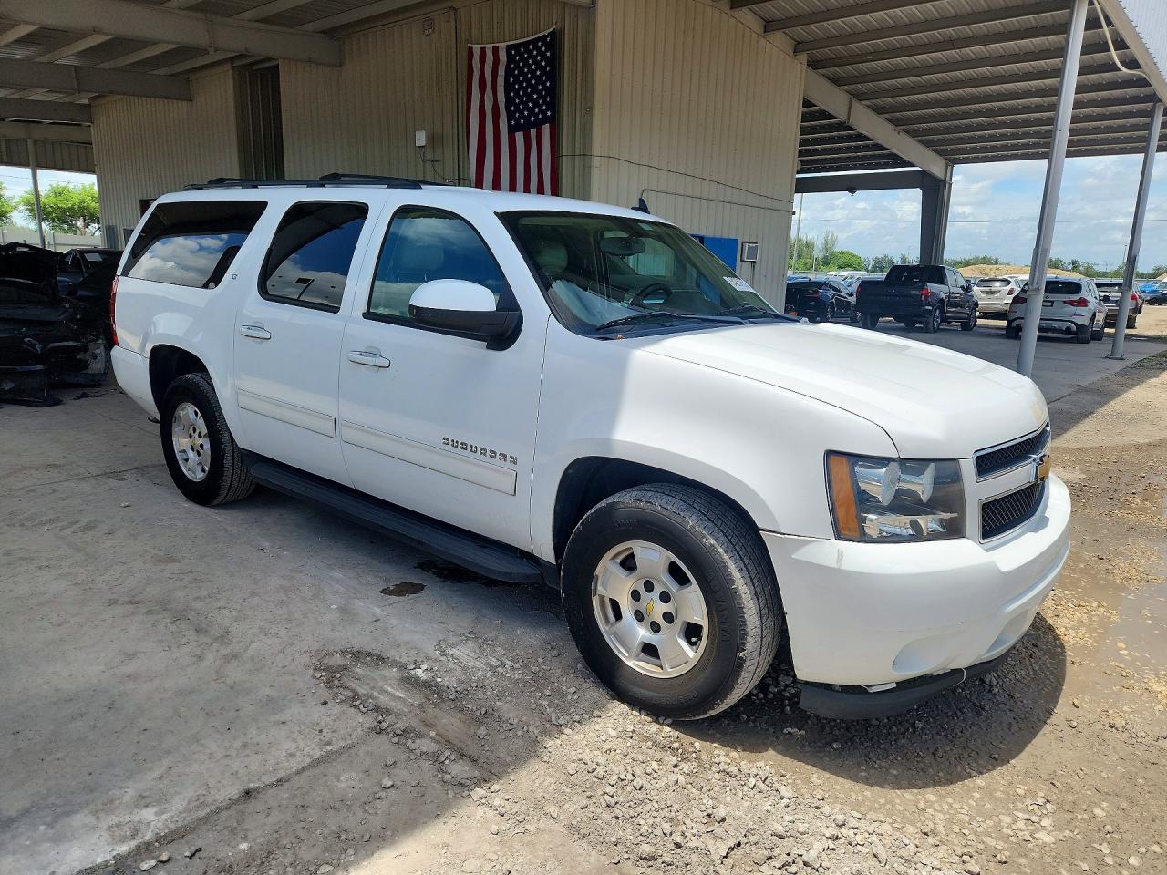 2012 Chevrolet Suburban C1500 Lt White vin: 1GNSCJE04CR202300