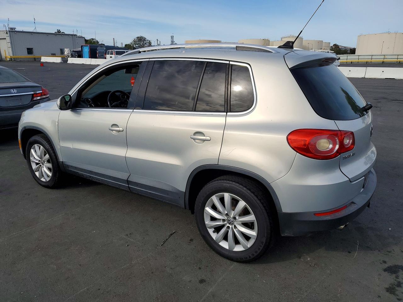 2011 Volkswagen Tiguan S Silver vin: WVGBV7AX9BW538531