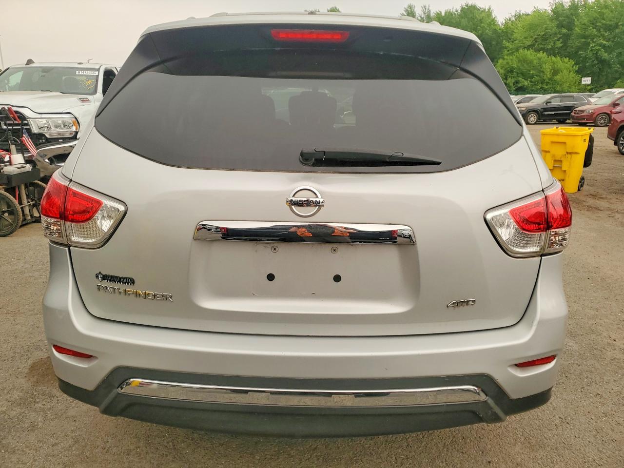 2015 Nissan Pathfinder S Silver vin: 5N1AR2MM5FC667295