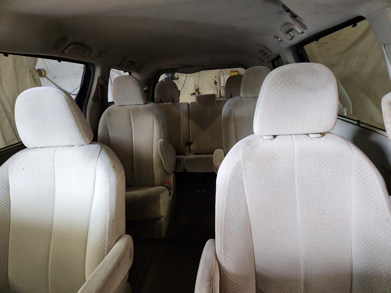 2011 Toyota Sienna Le Beige vin: 5TDJK3DCXBS003573