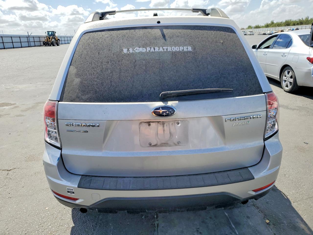 2011 Subaru Forester 2.5x Silver vin: JF2SHABC9BH748024