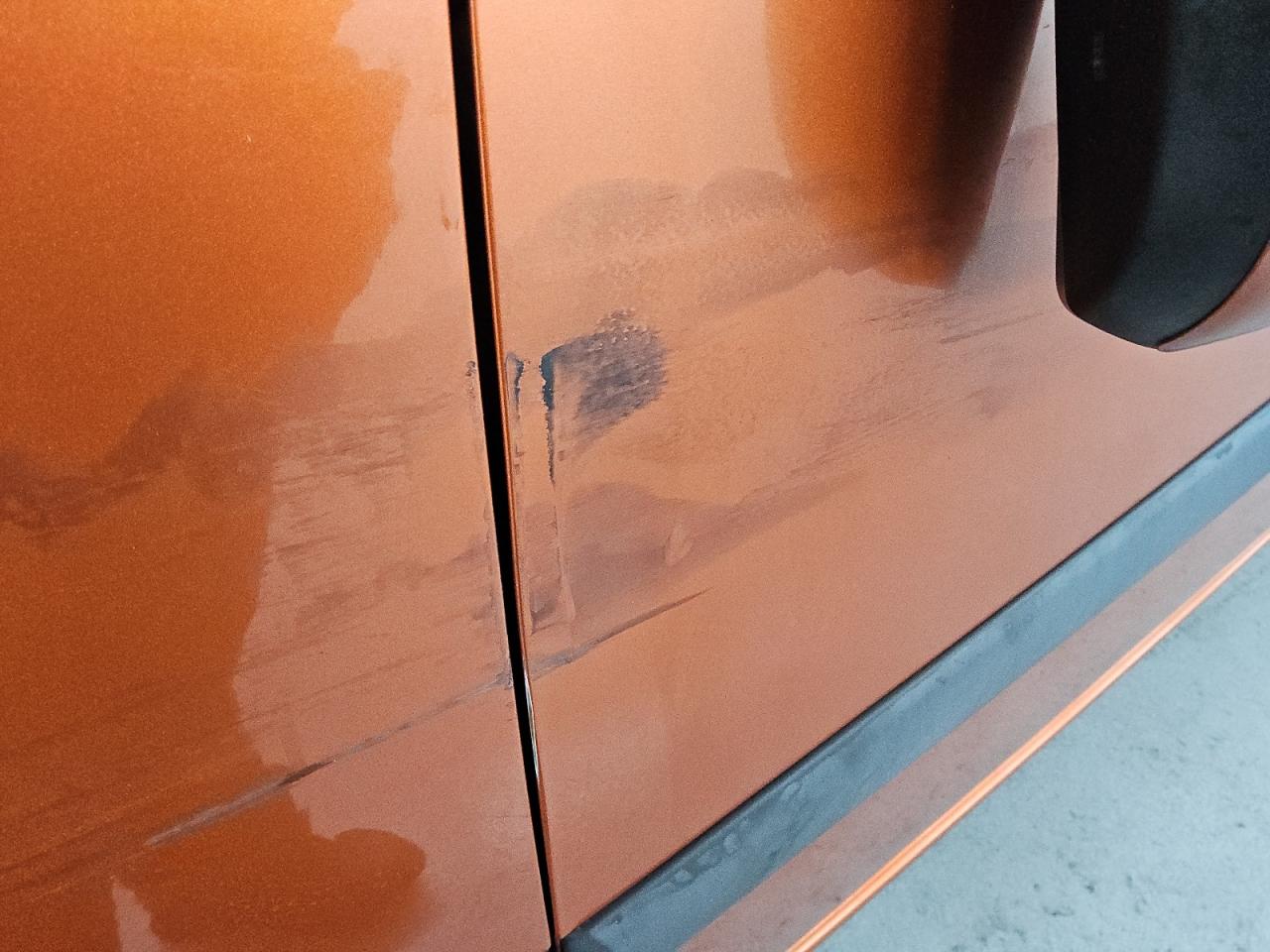 2009 Kia Rio5 Lx Orange vin: KNADE243896567101 Damage: Left Front Door, Dent(S) W/ Paint Dmg, 3 To 4 Inches