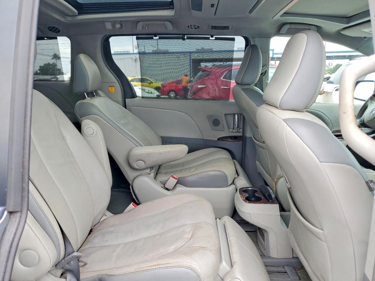 2013 Toyota Sienna Limited 7-passenger Silver vin: 5TDYK3DC6DS327007
