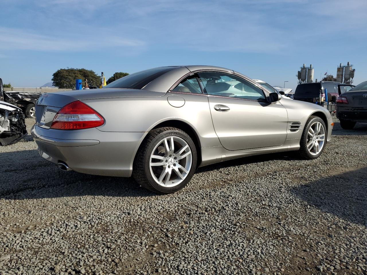2007 Mercedes-benz Sl 550 Silver vin: WDBSK71F47F118475