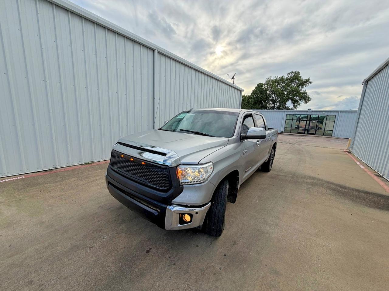 2015 Toyota Tundra Crewmax Limited Silver vin: 5TFHW5F18FX417624