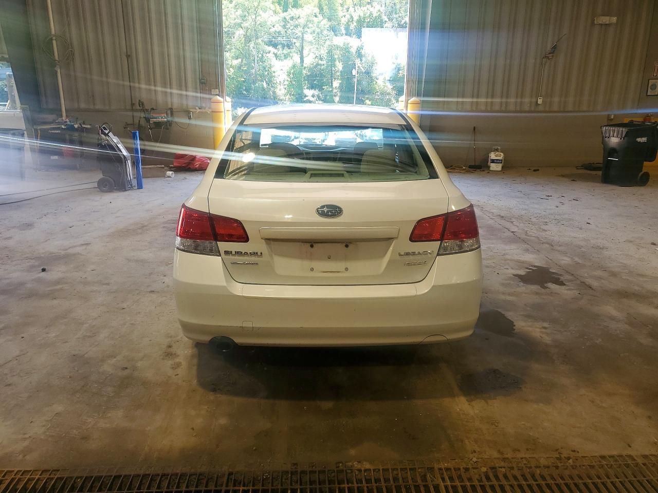 2013 Subaru Legacy 2.5i Premium White vin: 4S3BMBG68D3005650