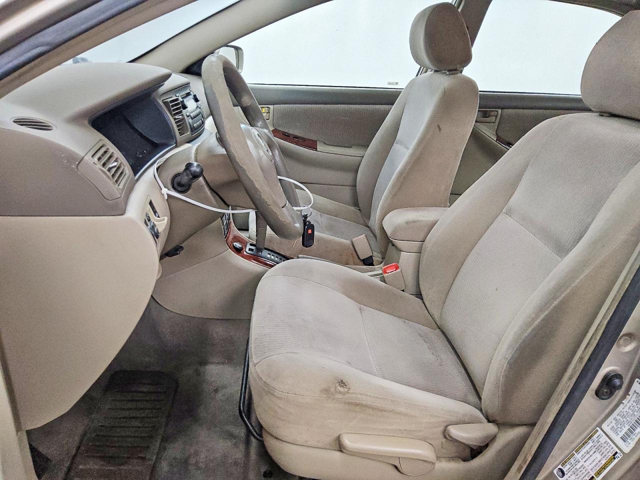 2005 Toyota Corolla Le Beige vin: 1NXBR32E35Z411090