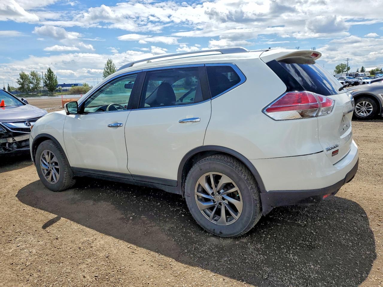 2015 Nissan Rogue S White vin: 5N1AT2MV9FC804233