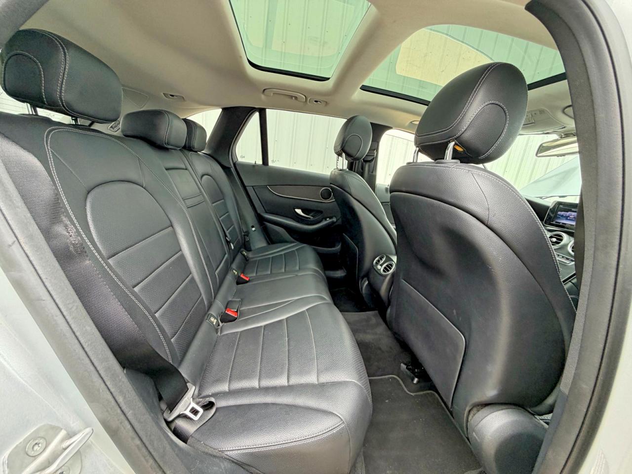 2016 Mercedes-benz Glc 300 Silver vin: WDC0G4JB3GF018951