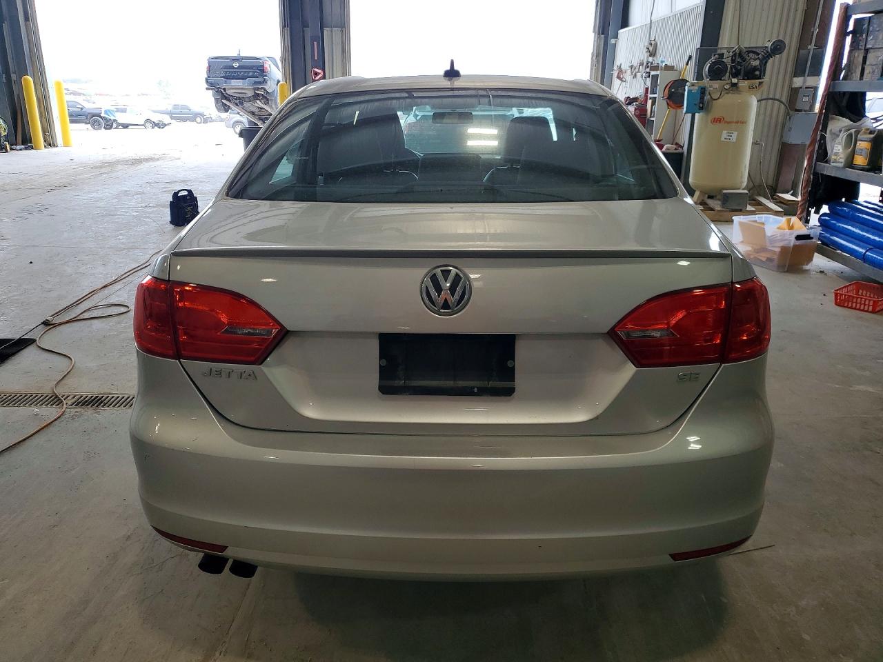 2014 Volkswagen Jetta Se Silver vin: 3VWD07AJXEM388244