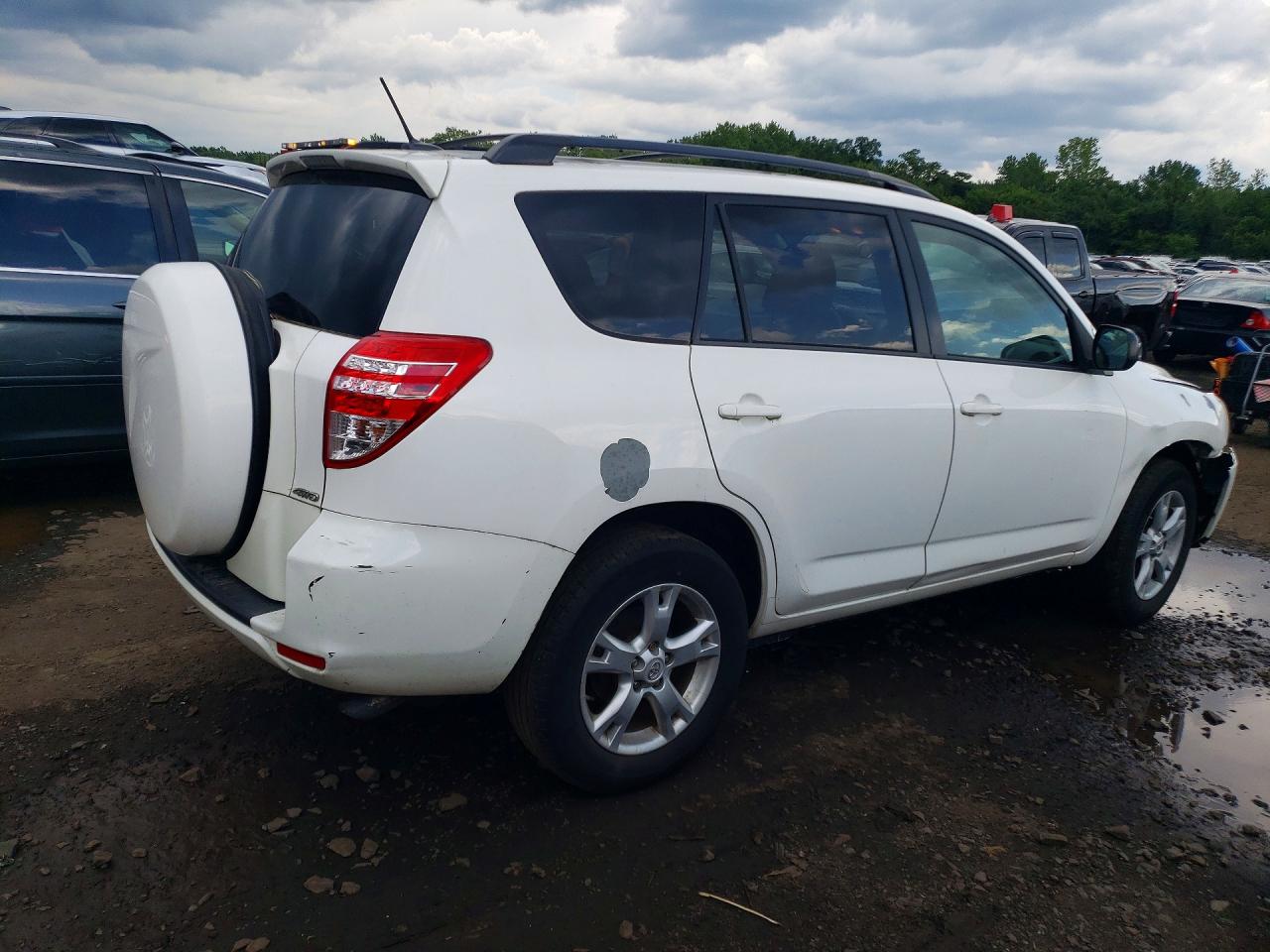 2012 Toyota Rav4 Base White vin: 2T3BF4DV9CW197965