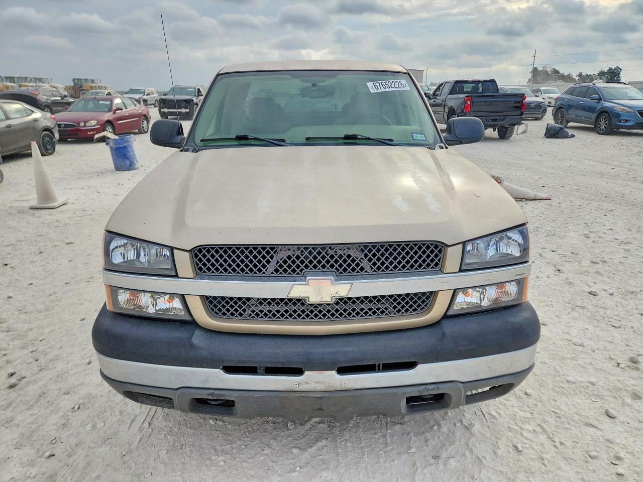 2005 Chevrolet Silverado C1500 Золотой vin: 2GCEC19V951310872