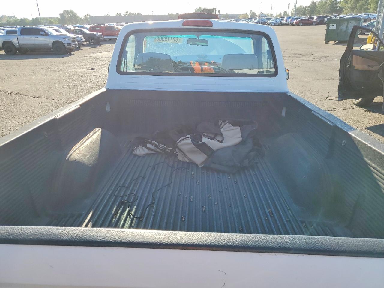 1997 Toyota Tacoma Base White vin: 4TANL42N2VZ257219