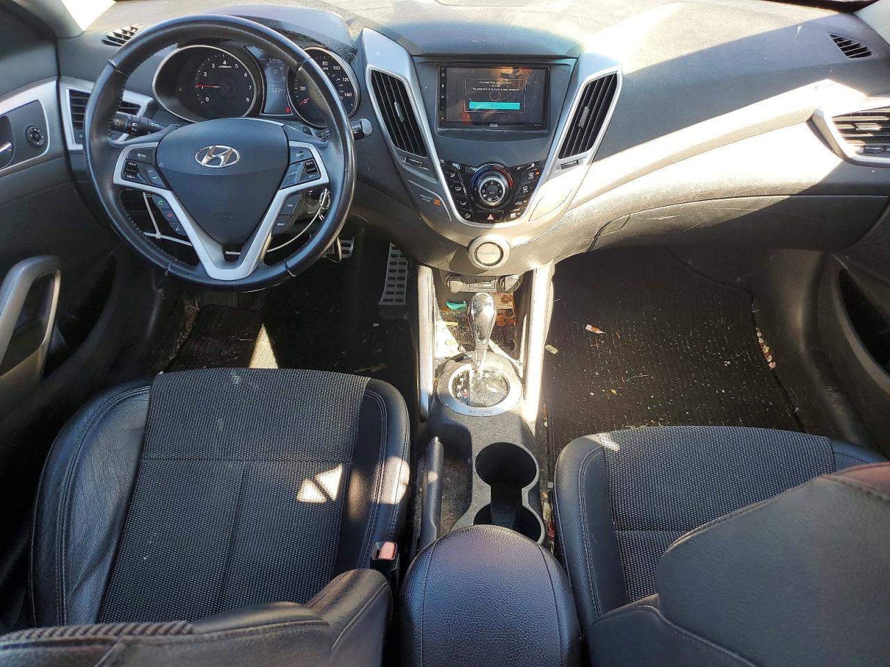 2013 Hyundai Veloster Base Red vin: KMHTC6ADXDU155321