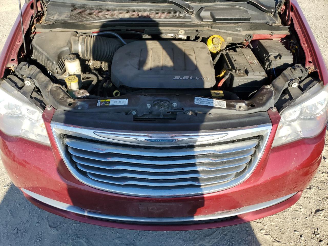 2014 Chrysler Town & Country Touring Red vin: 2C4RC1BG4ER437754