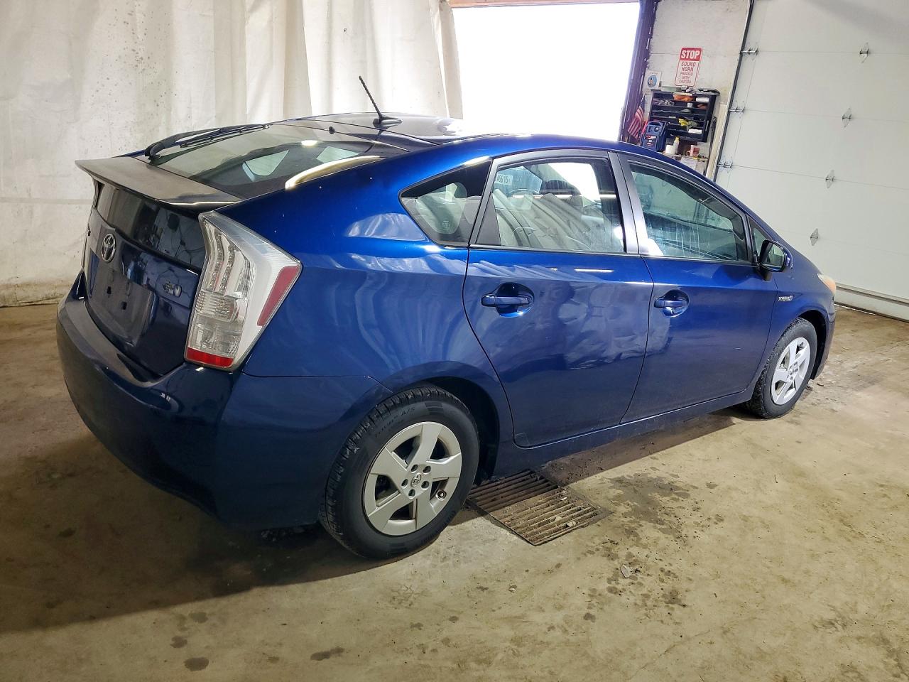 2011 Toyota Prius Three Blue vin: JTDKN3DU0B0312430