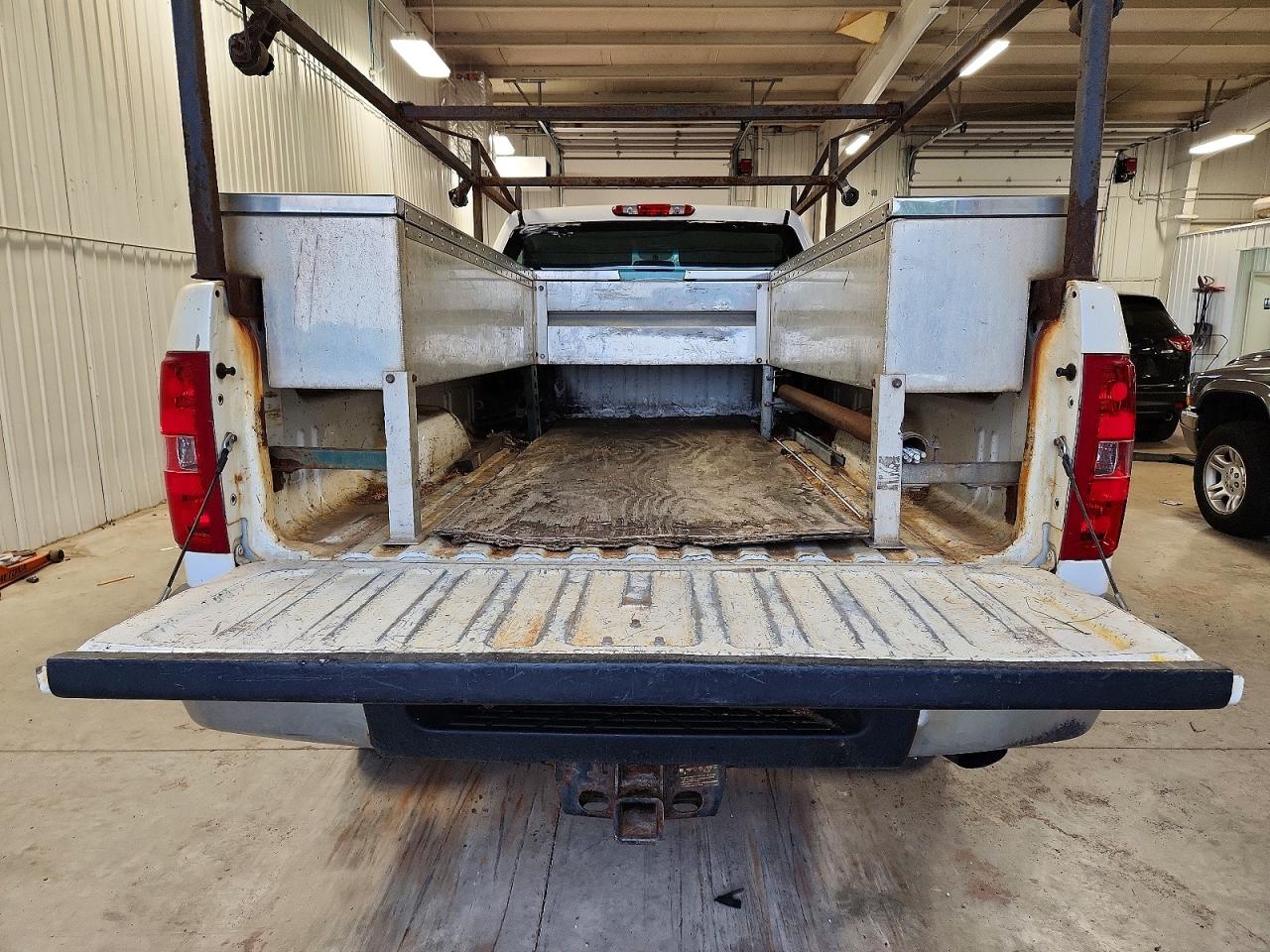 2014 Chevrolet Silverado K2500 Heavy Duty White vin: 1GC0KVCG9EF179305
