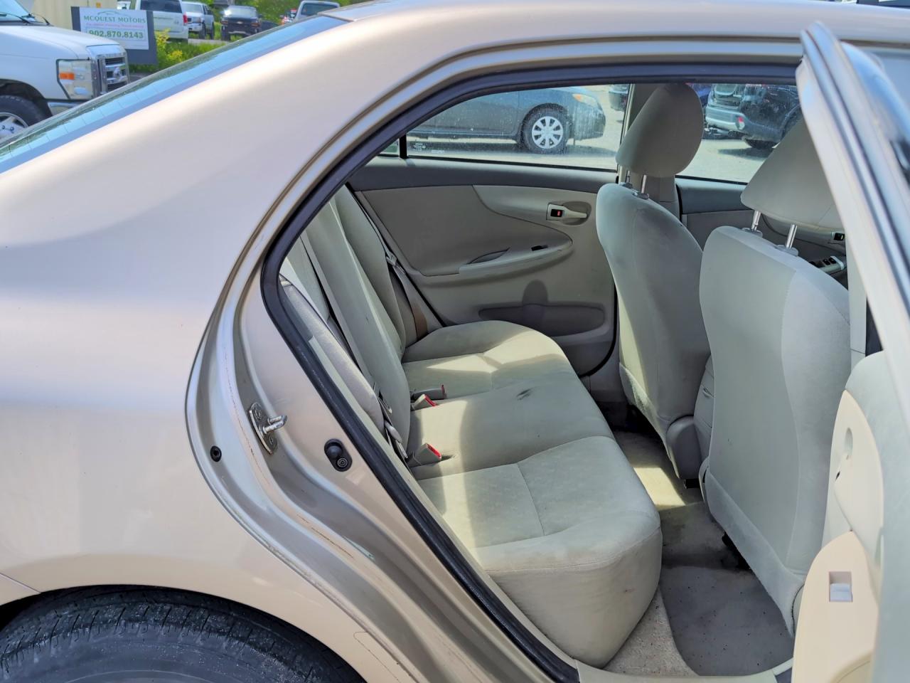 2010 Toyota Corolla Base Gold vin: 2T1BU4EE5AC210075