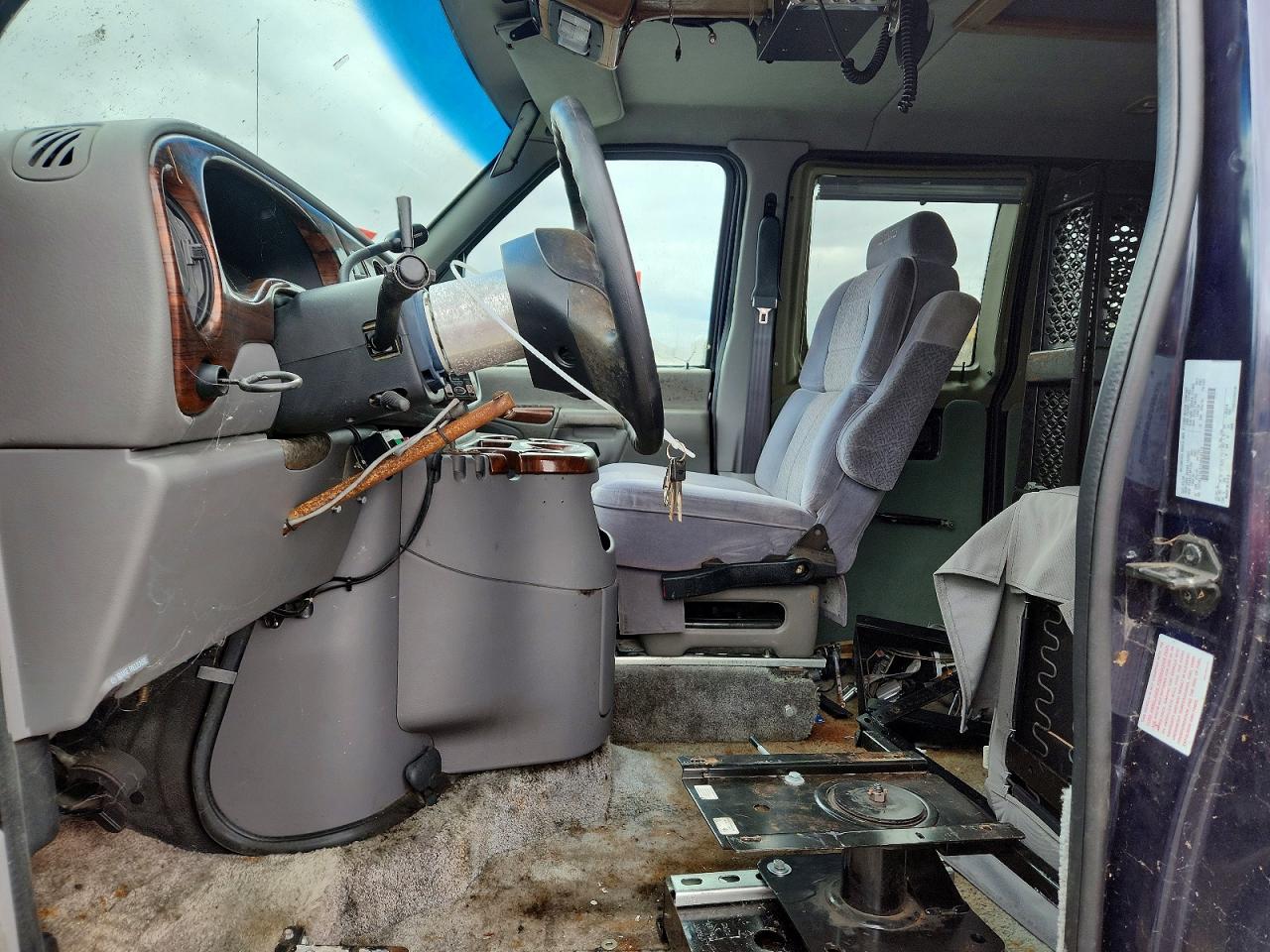 2000 Ford Econoline E150 Van Blue vin: 1FDRE14L3YHB69313