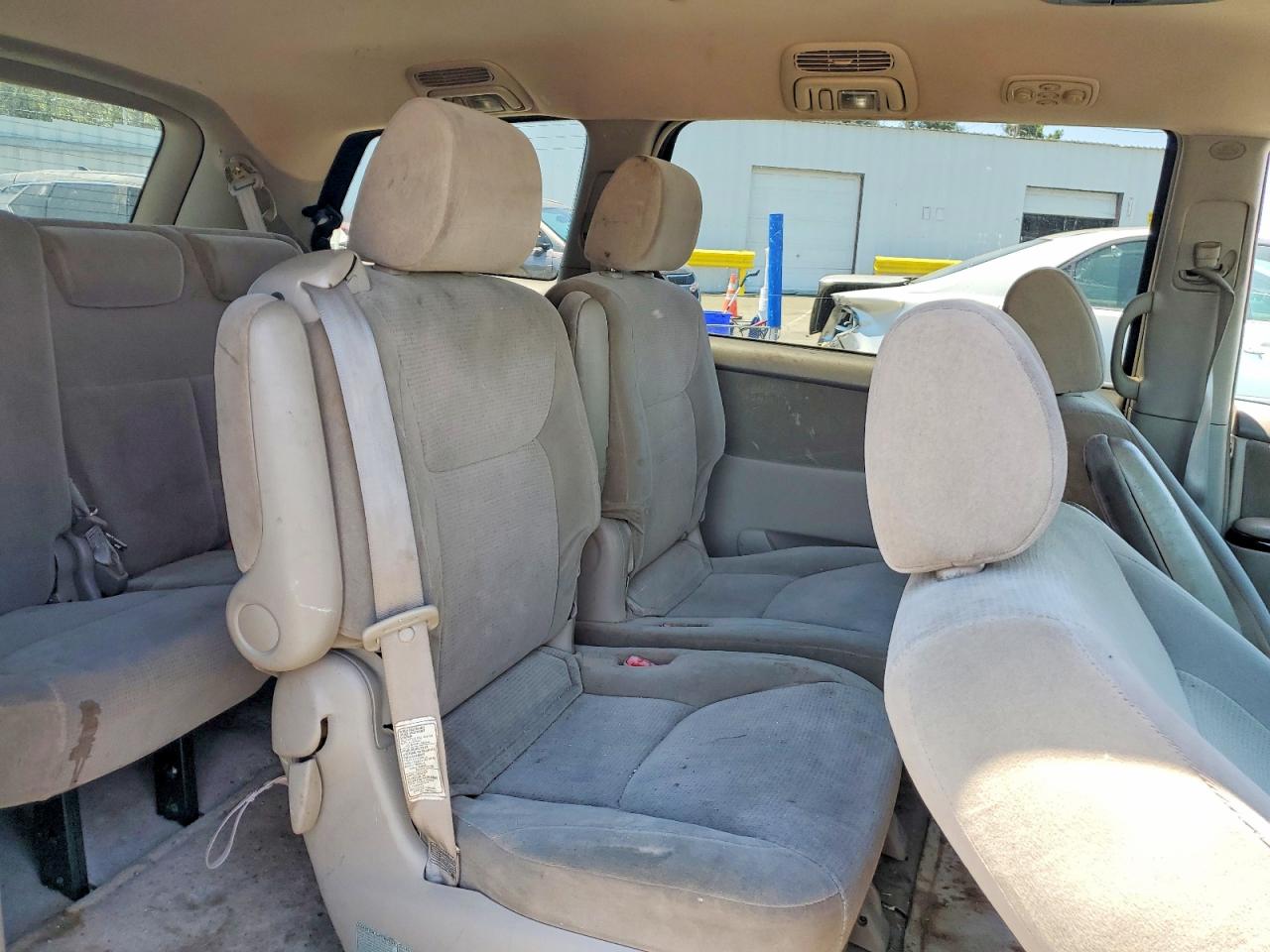 2004 Toyota Sienna Le 7 Passenger Blue vin: 5TDZA23C64S152339