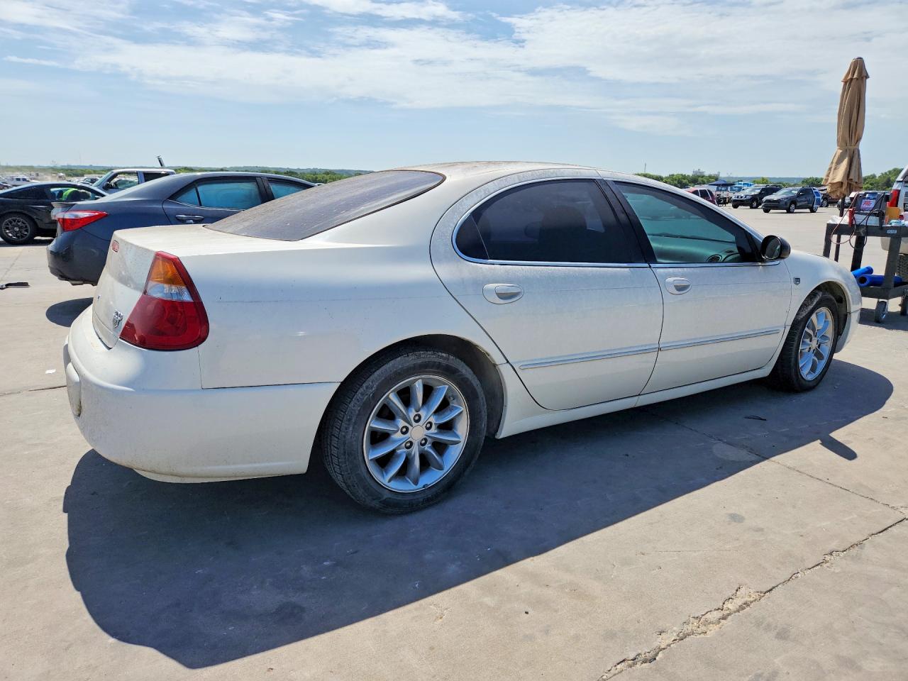 2003 Chrysler 300m White vin: 2C3AE66GX3H519784