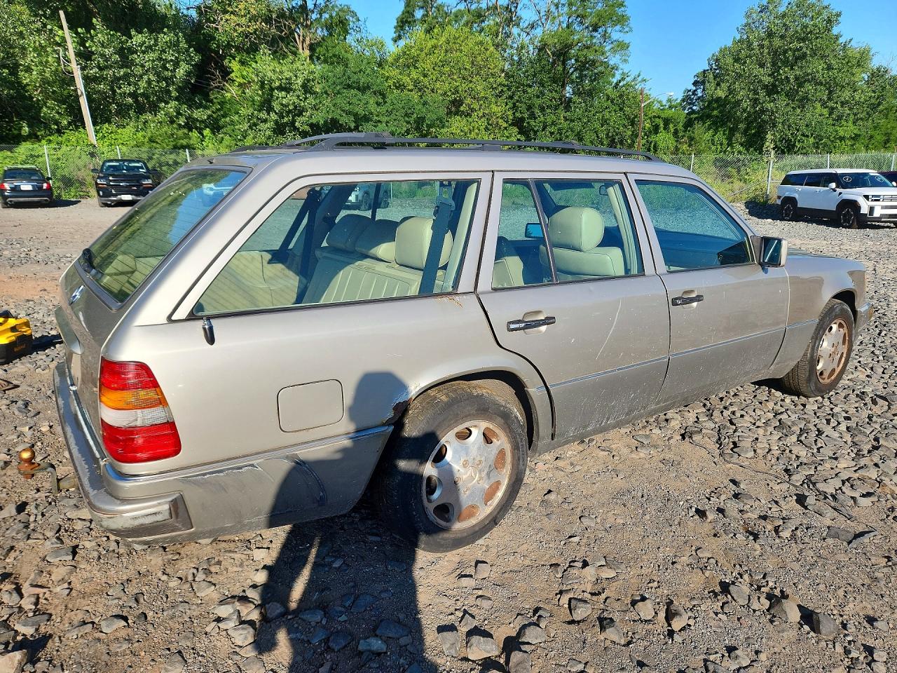 1995 Mercedes-benz E 320 Beige vin: WDBEA92E4SF319352