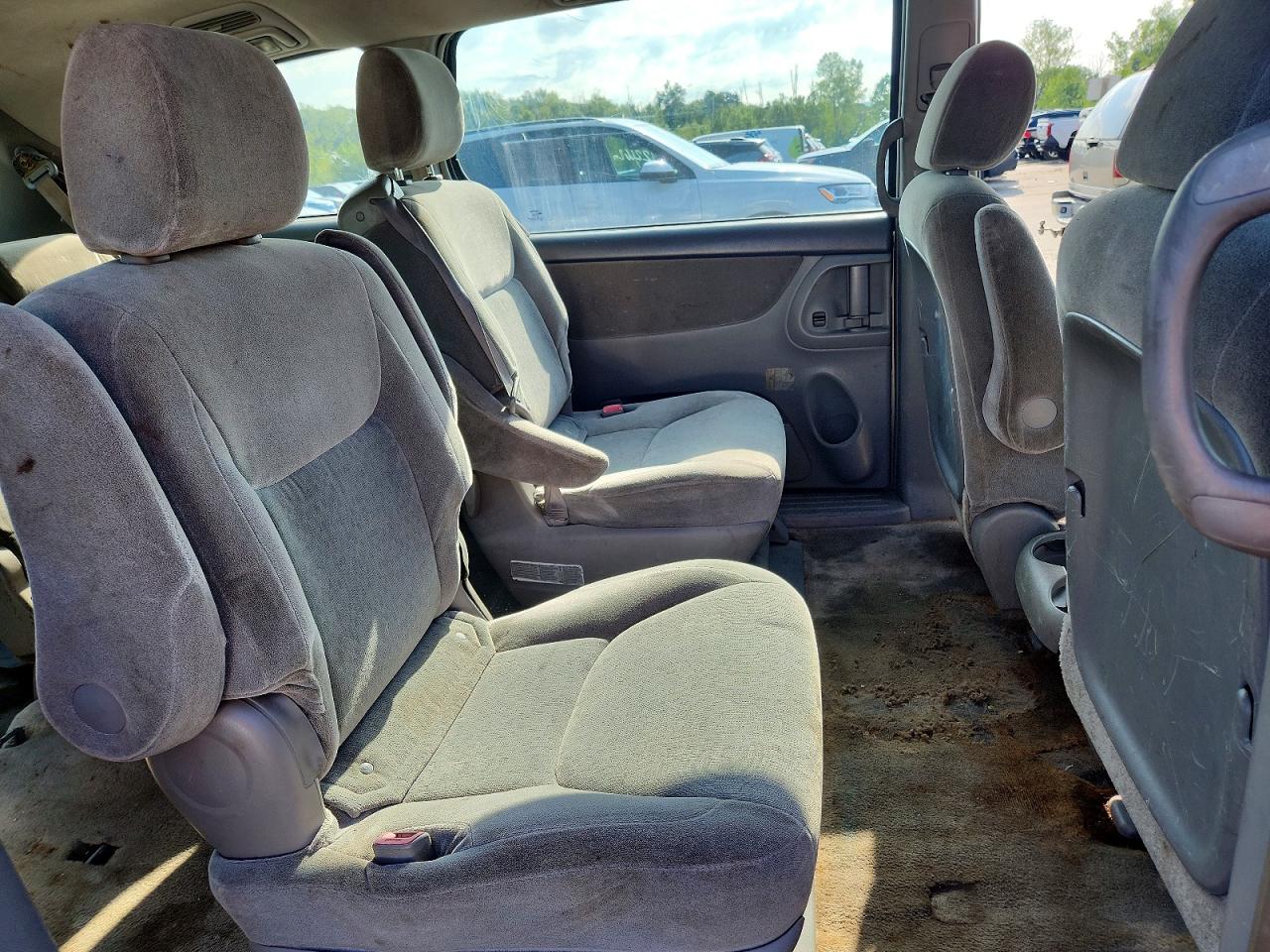 2005 Toyota Sienna Ce 7 Passenger Silver vin: 5TDZA23C25S375978
