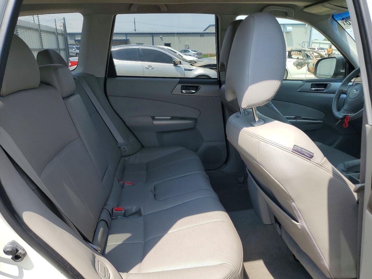 2010 Subaru Forester 2.5x Limited White vin: JF2SH6DCXAH742614