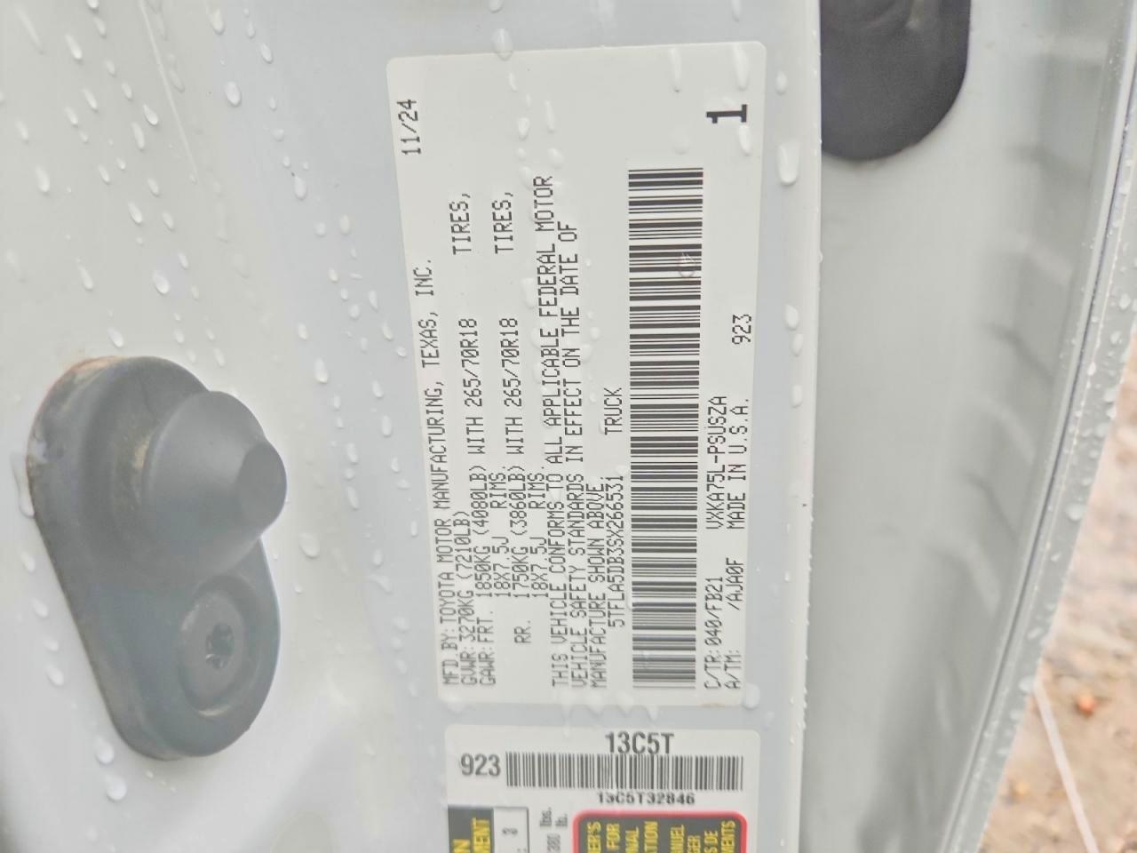 2025 Toyota Tundra Crewmax Sr White vin: 5TFLA5DB3SX266531