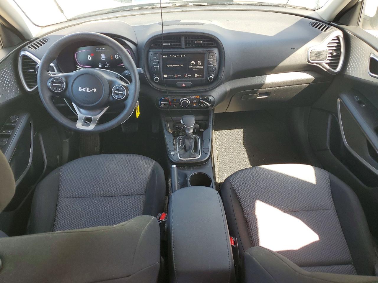 2024 Kia Soul Lx Белый vin: KNDJ23AU4R7229514