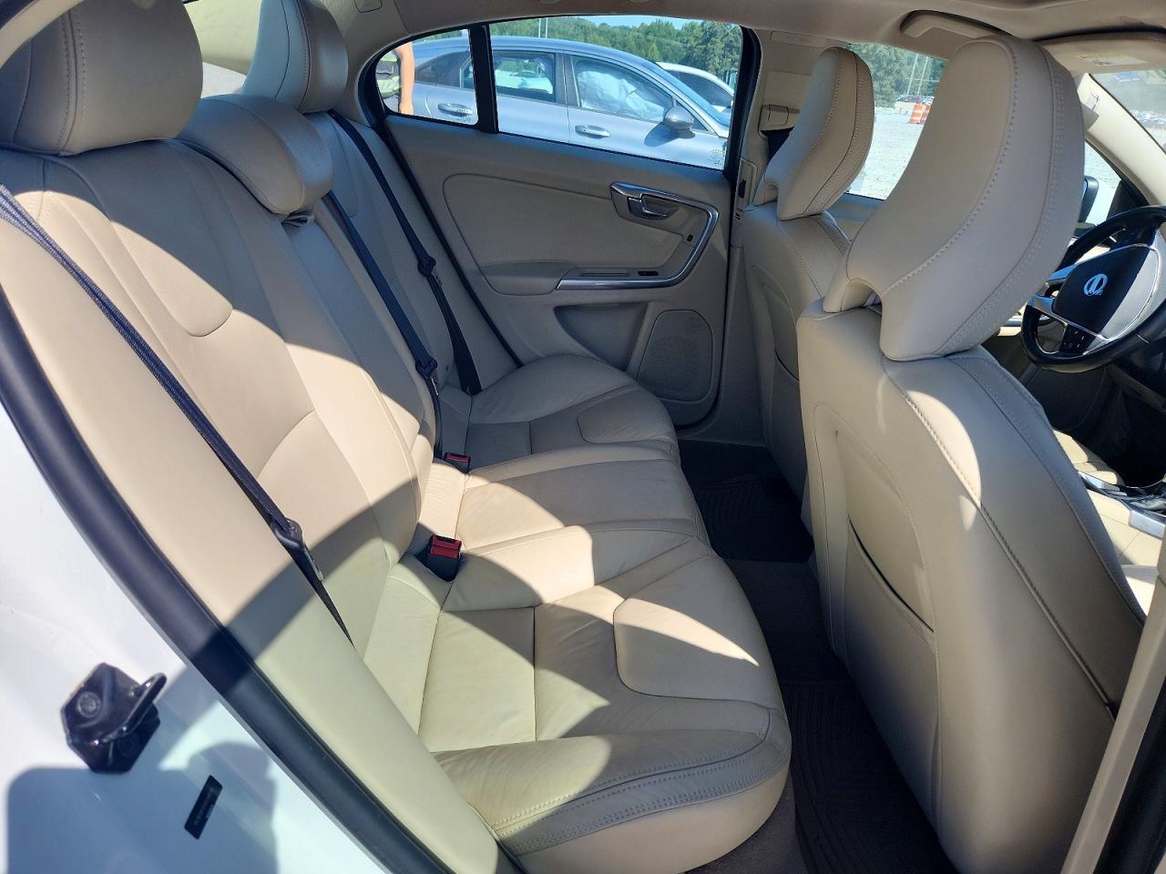 2013 Volvo S60 T5 White vin: YV1612FS4D2206311
