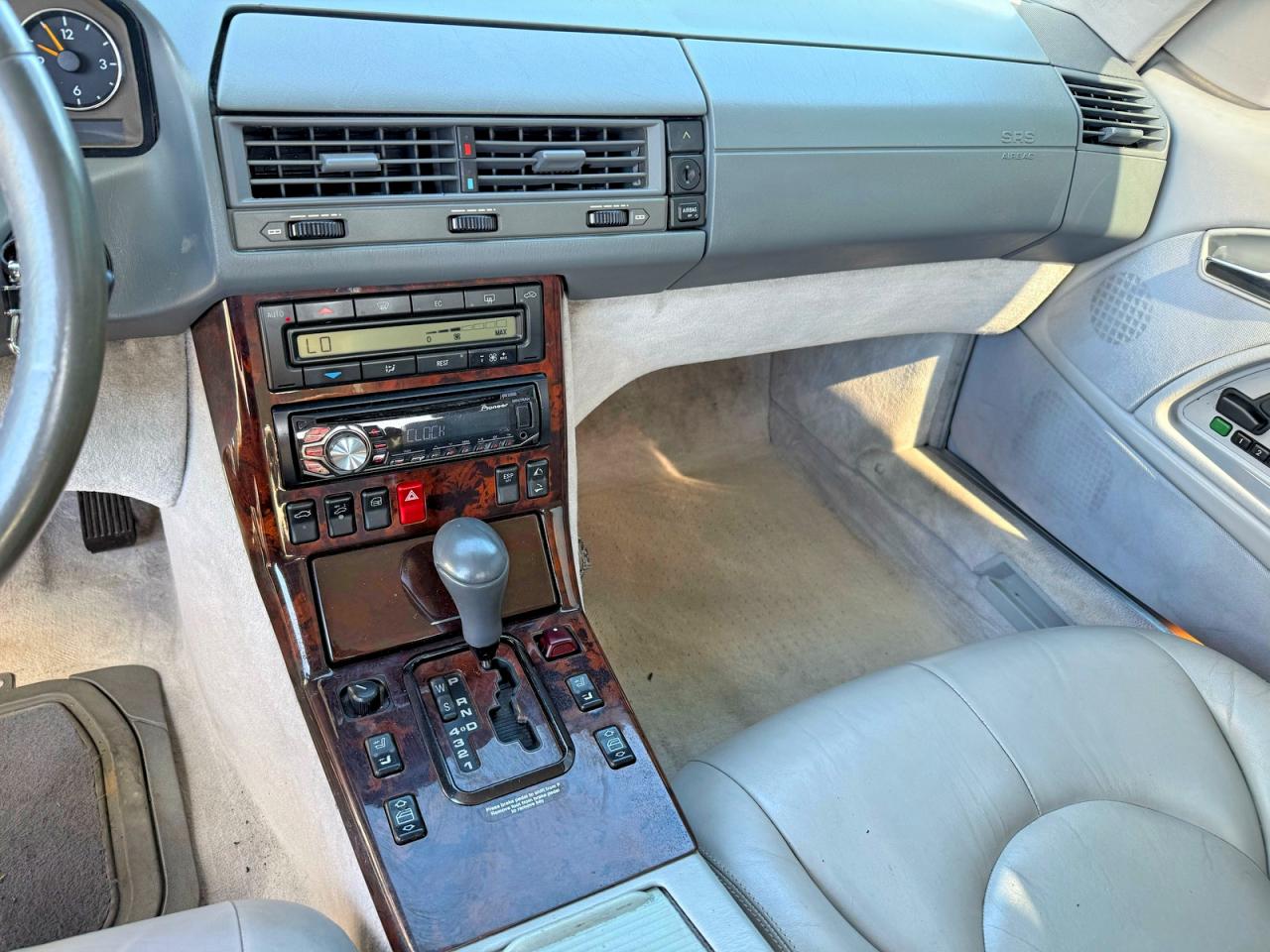 2001 Mercedes-benz Sl 500 White vin: WDBFA68F81F196270