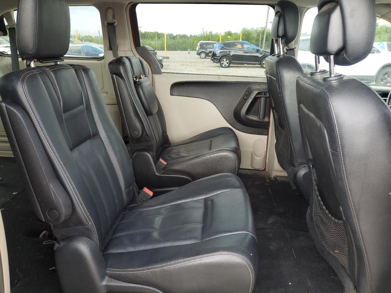 2014 Chrysler Town & Country Touring Red vin: 2C4RC1BG9ER247545