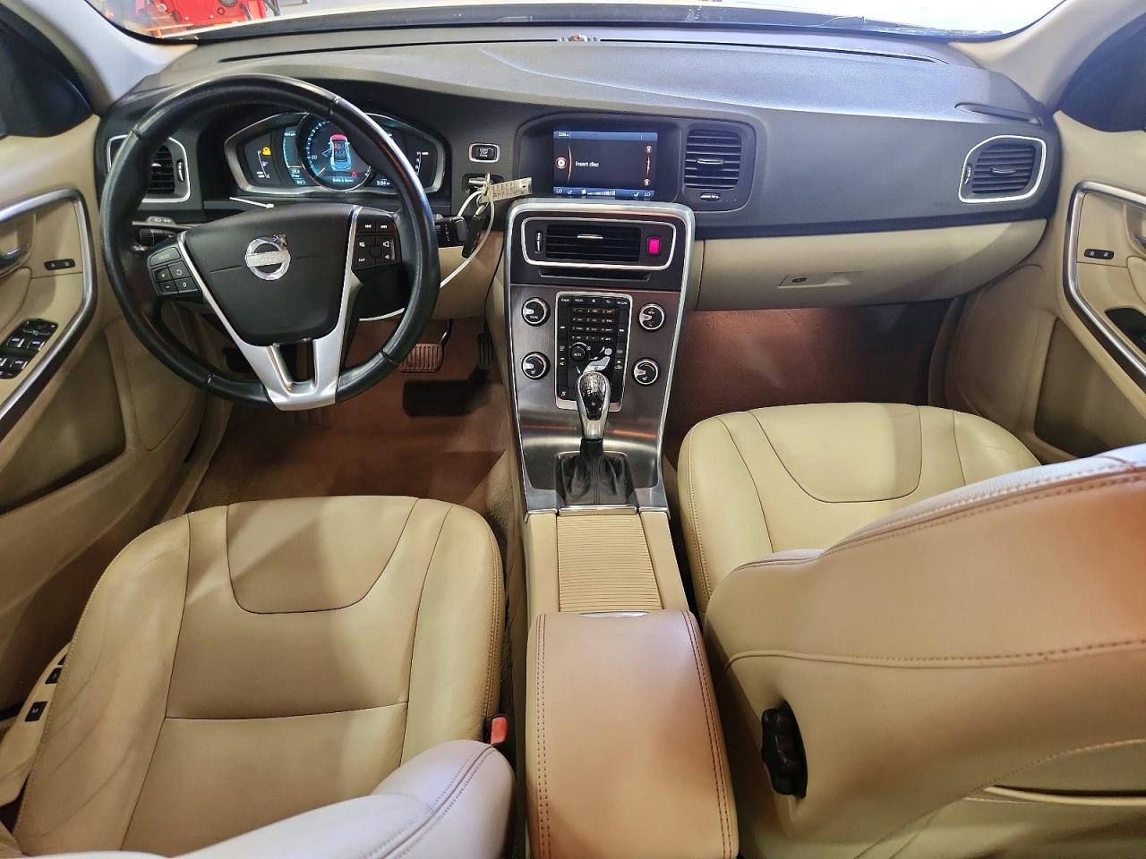 2015 Volvo S60 Premier White vin: YV1612TBXF1312386