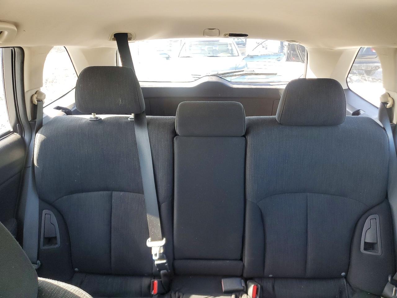 2014 Subaru Outback 2.5i Silver vin: 4S4BRBAC1E3307486