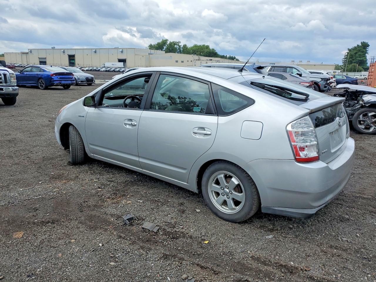 2008 Toyota Prius Base Silver vin: JTDKB20U487729767