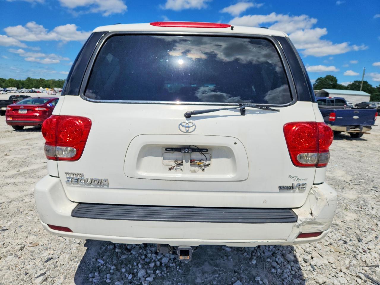 2005 Toyota Sequoia Sr5 White vin: 5TDZT34A45S260604