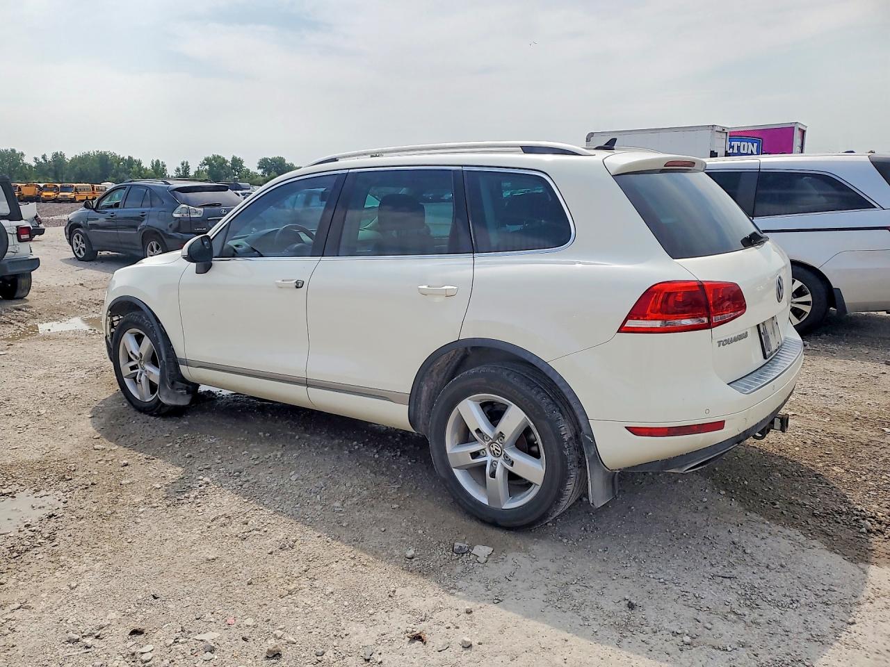 2012 Volkswagen Touareg V6 Белый vin: WVGFF9BP3CD003135
