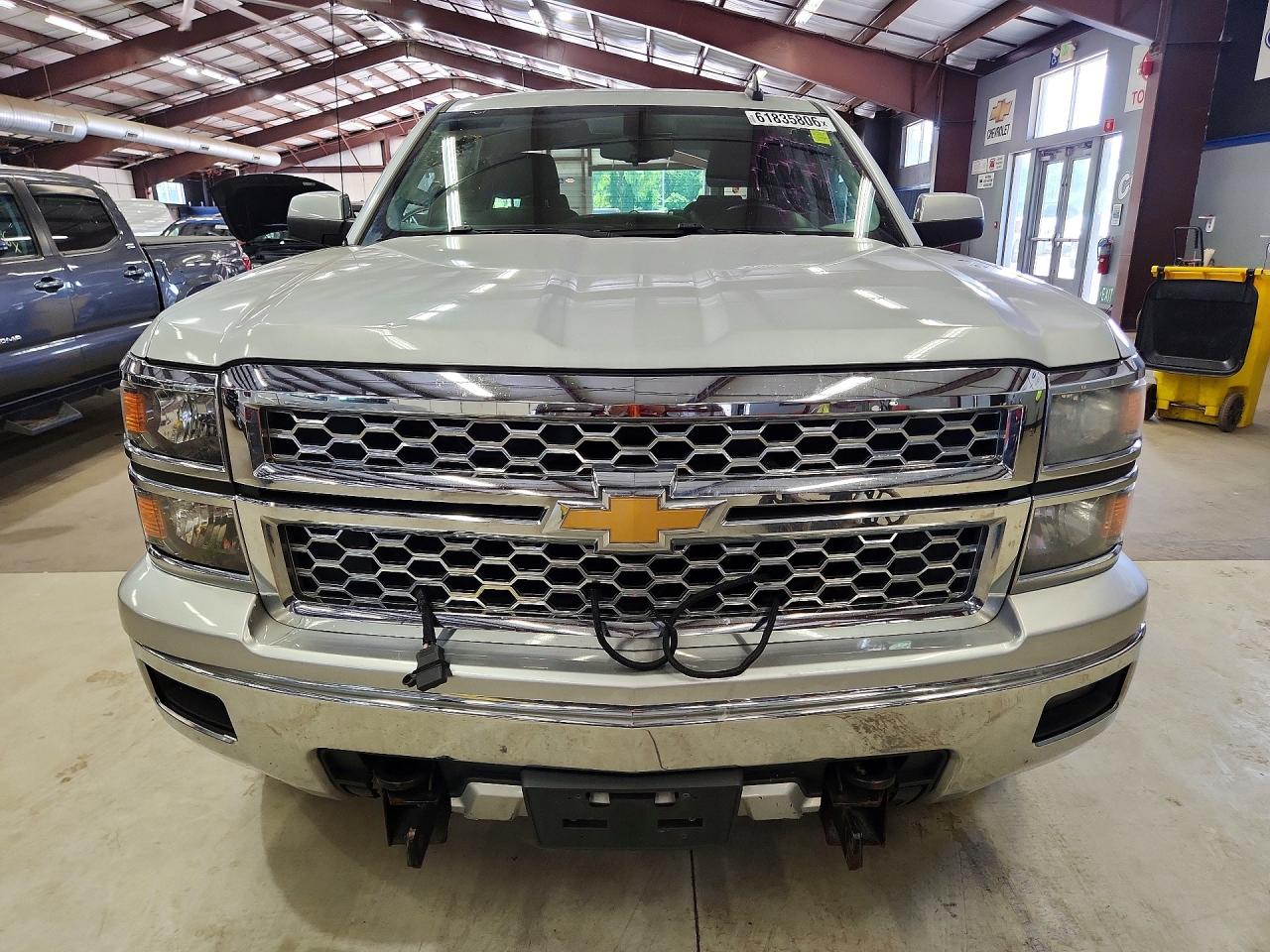 2015 Chevrolet Silverado K1500 Lt Серебряный vin: 1GCVKREC2FZ288731