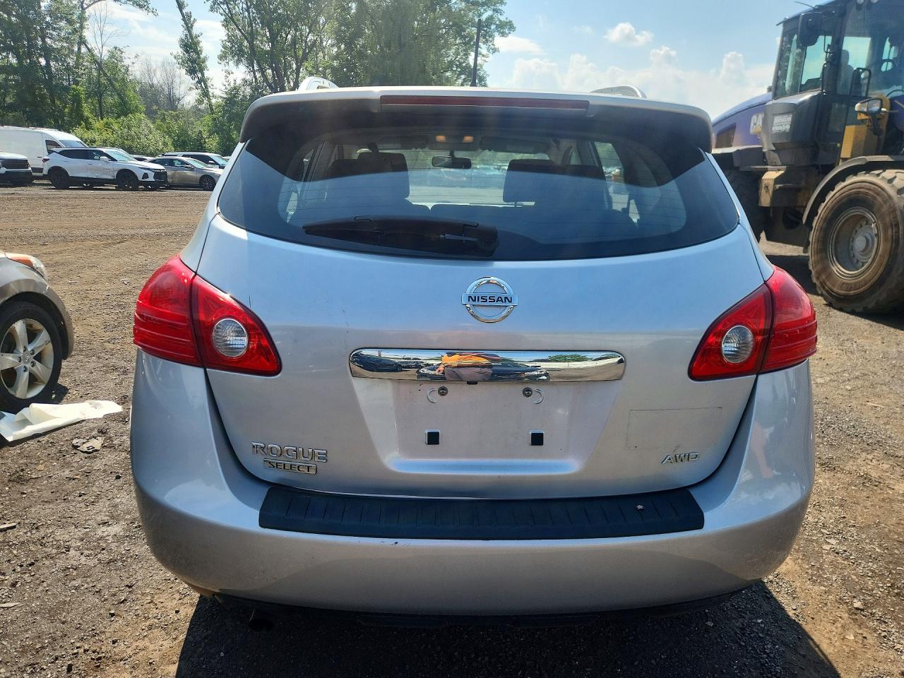 2015 Nissan Rogue Select S Серебряный vin: JN8AS5MV3FW260162