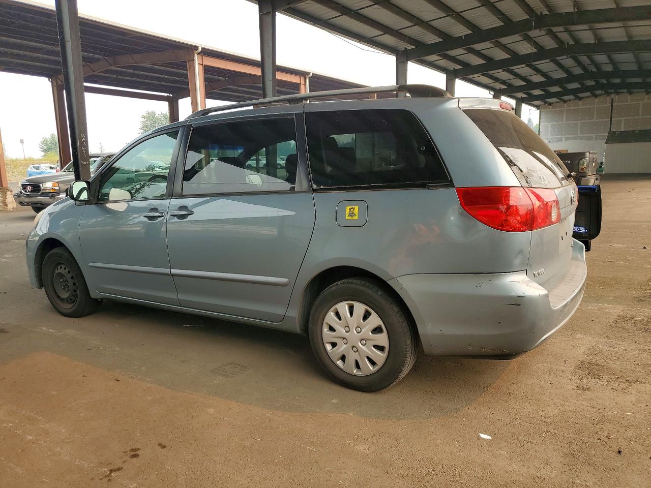 2008 Toyota Sienna Le 8-passenger Silver vin: 5TDZK23C58S210282