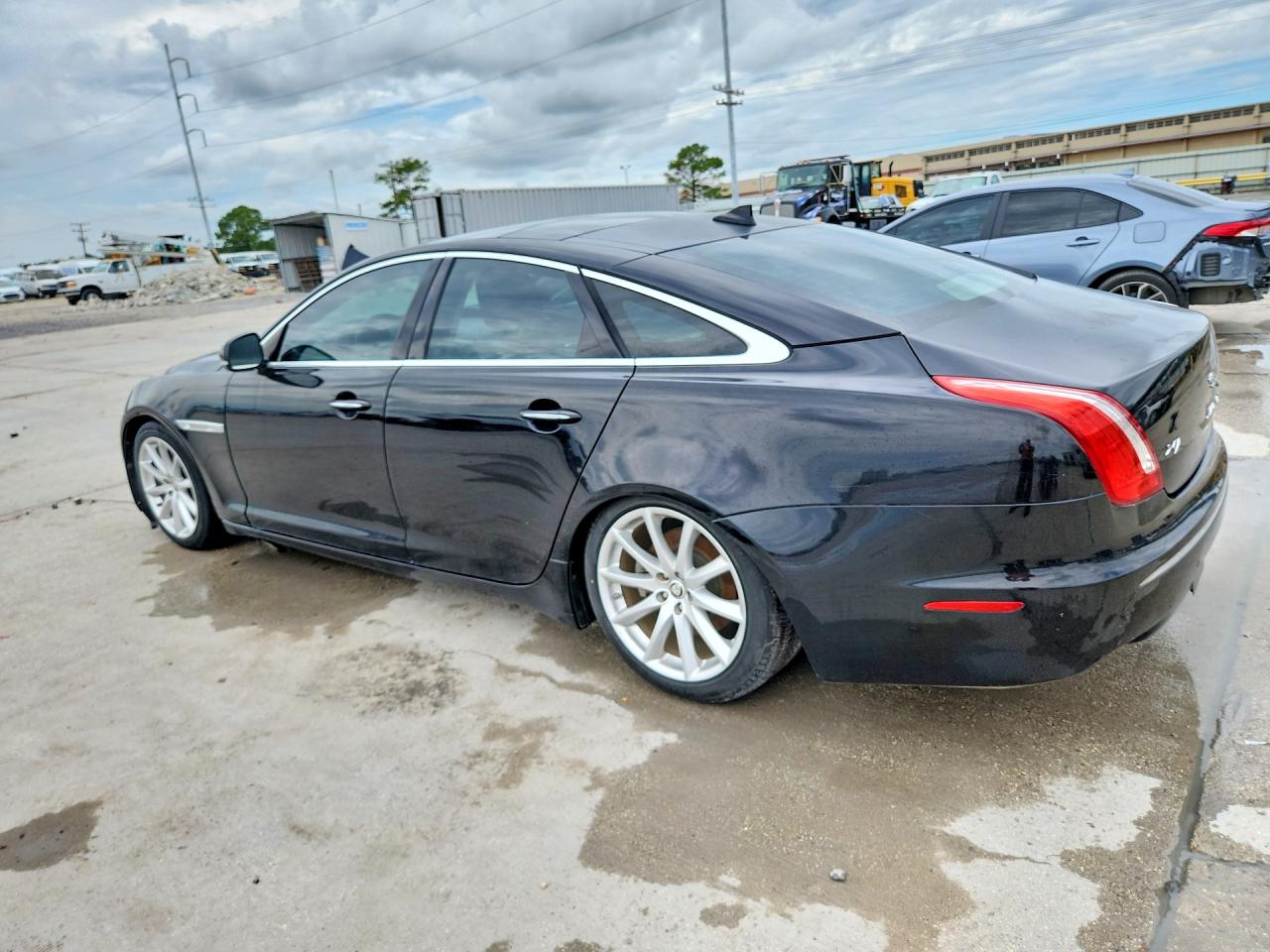 2013 Jaguar Xj Black vin: SAJWJ1CD5D8V45373