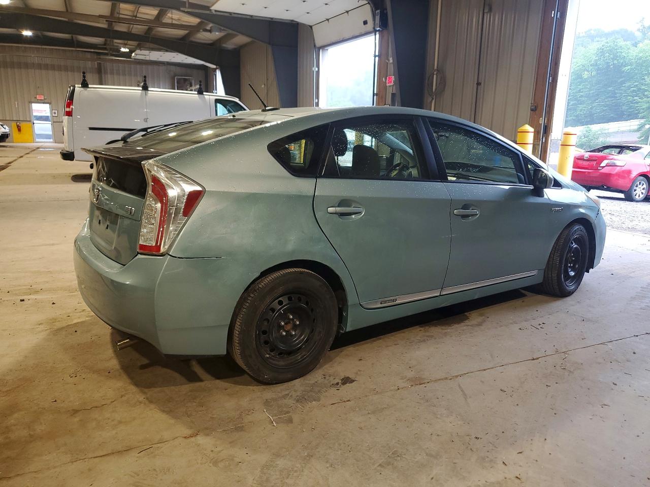 2014 Toyota Prius Three Синий vin: JTDKN3DU3E1815061