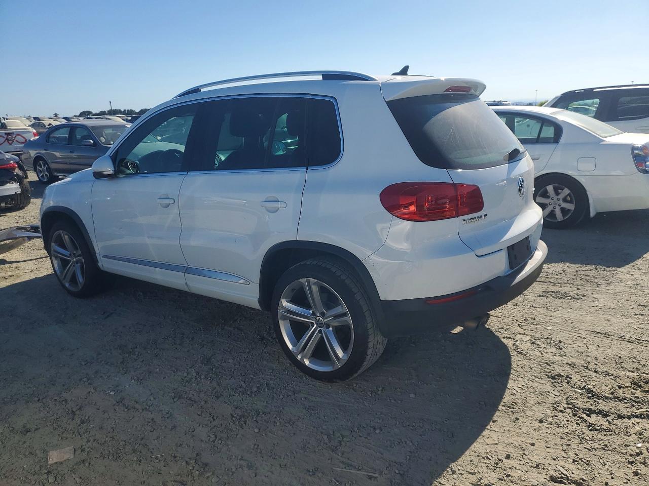 2014 Volkswagen Tiguan S White vin: WVGAV3AXXEW103879