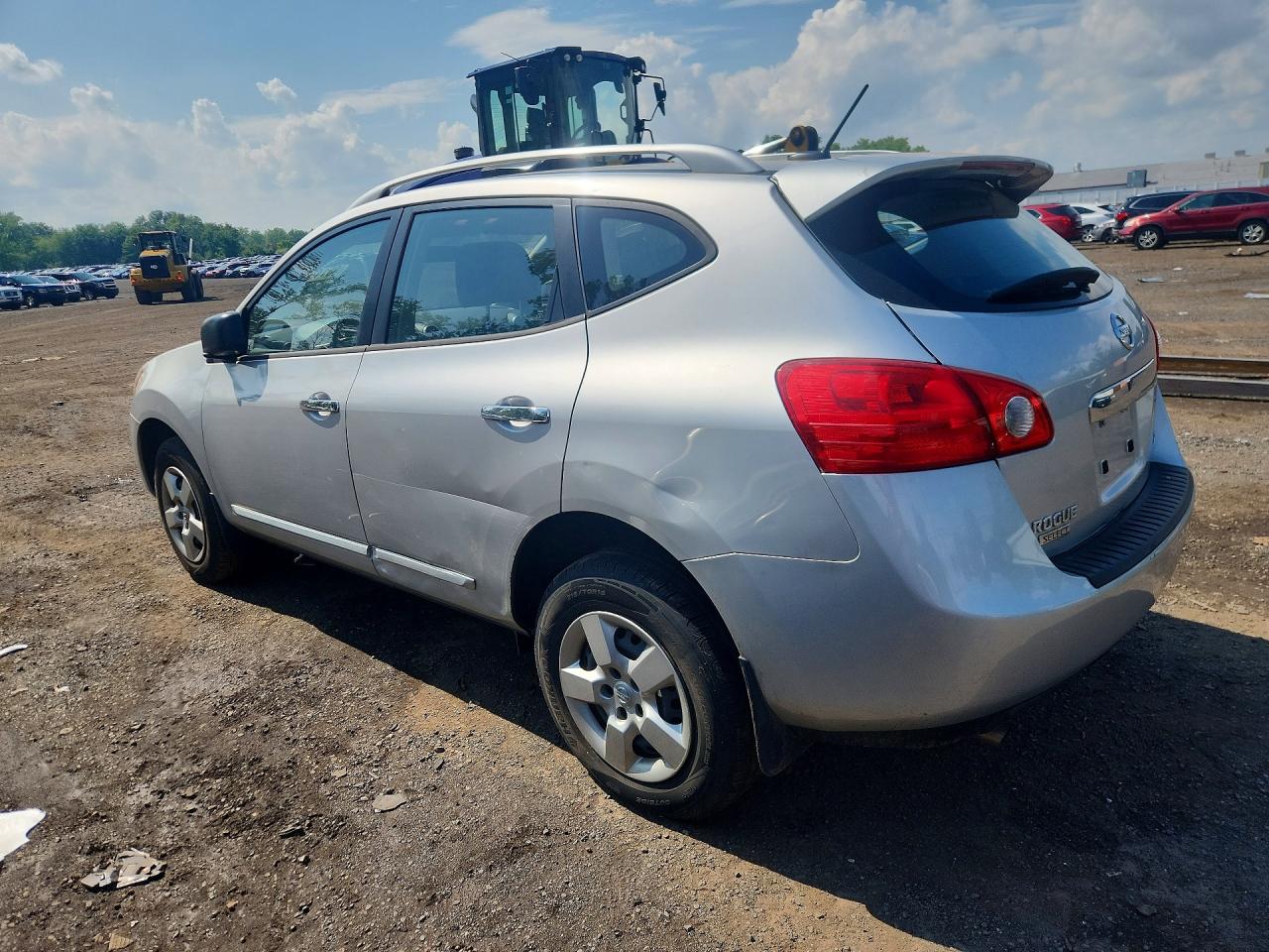 2015 Nissan Rogue Select S Серебряный vin: JN8AS5MV3FW260162