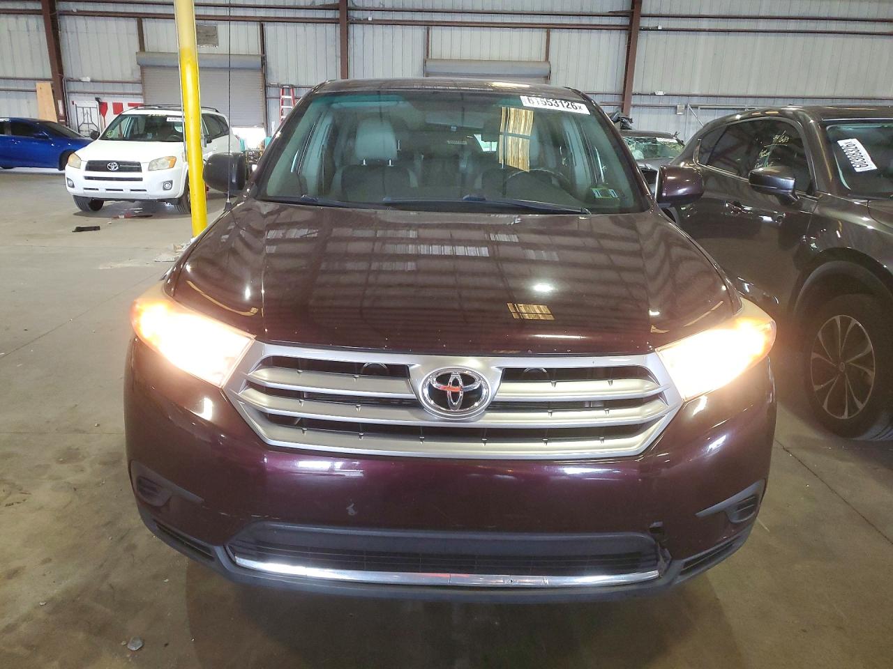 2011 Toyota Highlander Base Темно-бордовый vin: 5TDBK3EH3BS065444