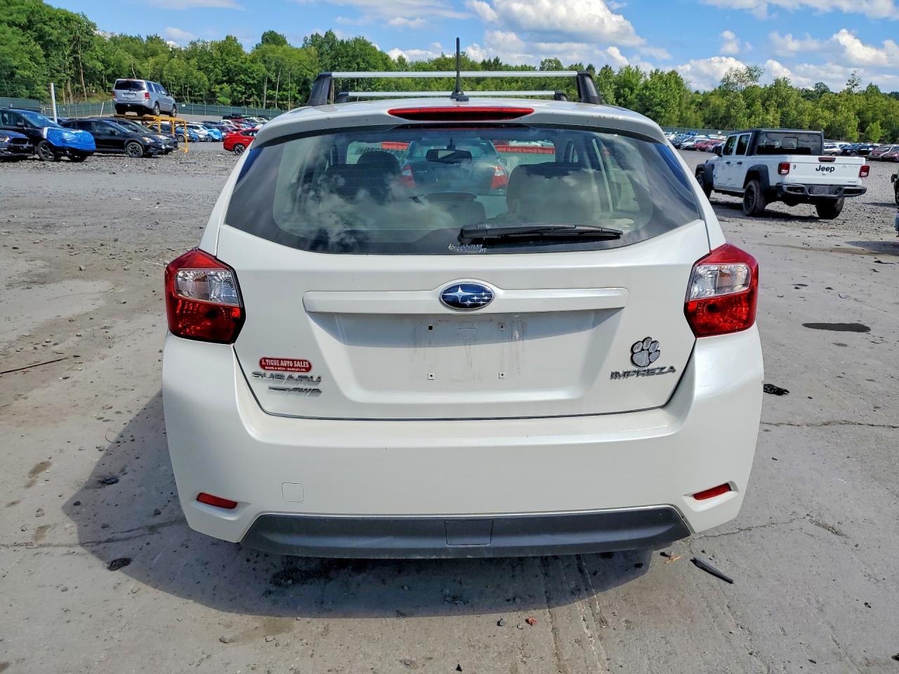 2013 Subaru Impreza White vin: JF1GPAA67DH814677